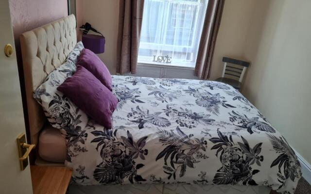 17 Bridge St, 3 bedroom flat