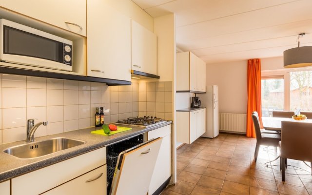 Spacious Bungalow With Dishwasher, Near the Hunebedcentrum