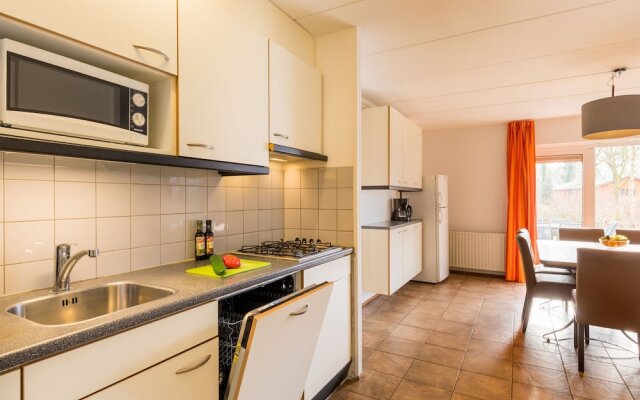 Spacious Bungalow with Dishwasher near Hunebedcentrum