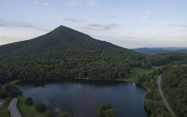 Peaks of Otter Lodge