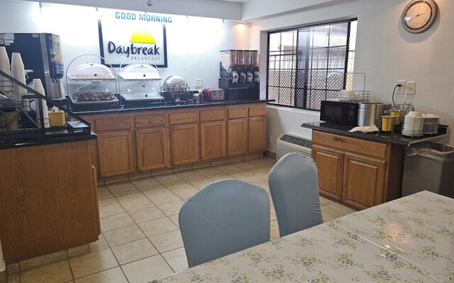 Days Inn And Suites Artesia