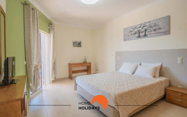 #102 Clube Albufeira villa with private pool & garden