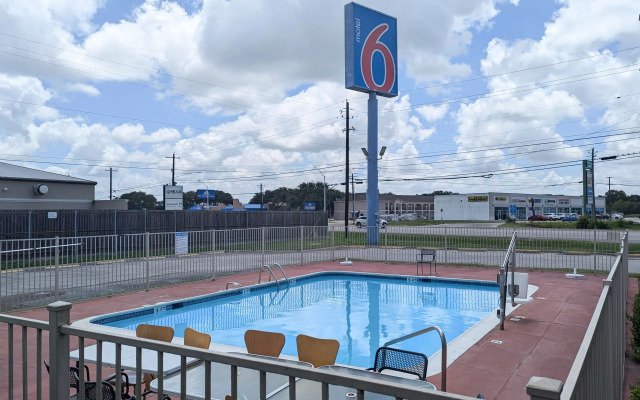 Motel 6 Victoria, TX