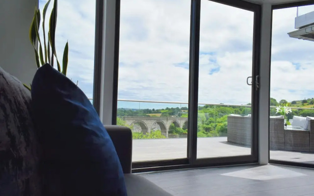 New Panoramic Riverview Apartment With Ev Plug