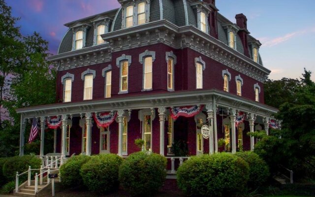 Lovelace Manor Bed & Breakfast