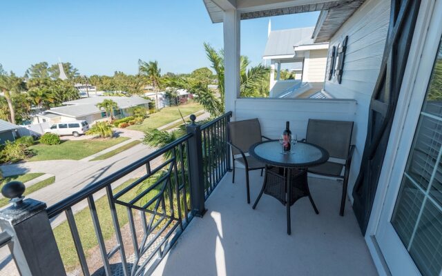 South Seas Apartment 6