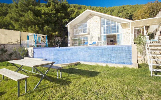 Villa Hira 2 by Akdenizvillam