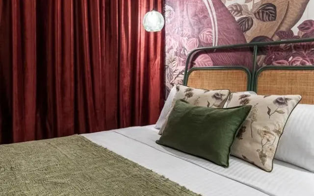 Modern 3 BR Flat on the Edge of Old Town