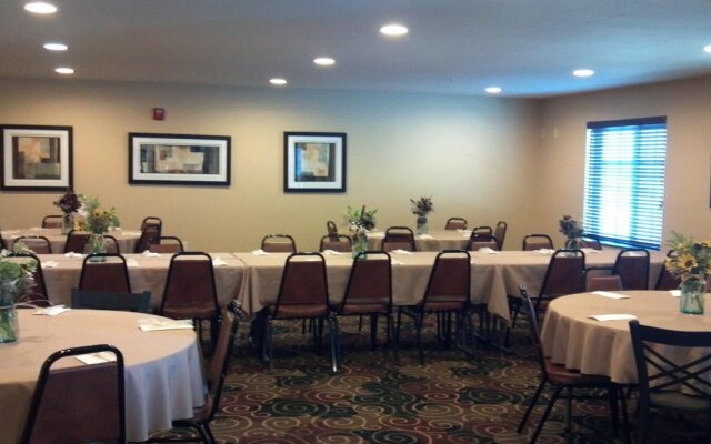 Cobblestone Hotel & Suites - Knoxville