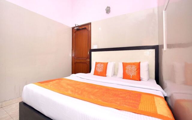 OYO 11417 Hotel Lotus