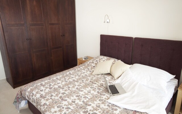 EOL Apartments