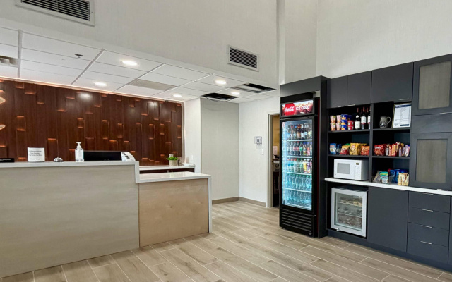 Comfort Inn & Suites Sturbridge - Brimfield