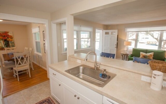 81st Summer A 2 Bedroom Duplex