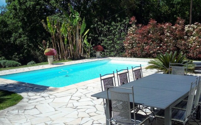 Peaceful Villa in Saint Paul de Vence With Swimming Pool