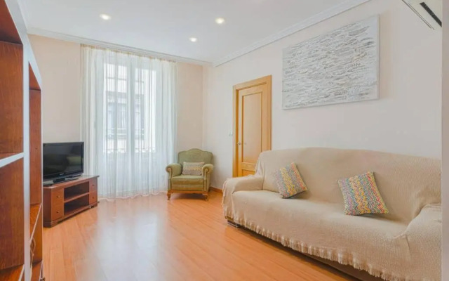 Balmes Flat, 2BDR - central market and city hall