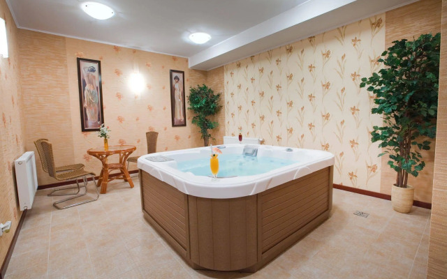 Hotel Dworek Tryumf Dąbrowscy Spółka Jawna