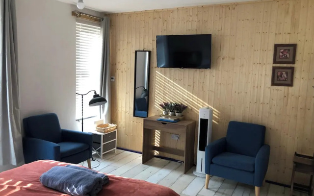 1-bed Apt, Sleeps 2, 20 Mins to Peak District