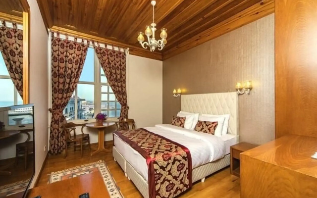 Mom Hotel