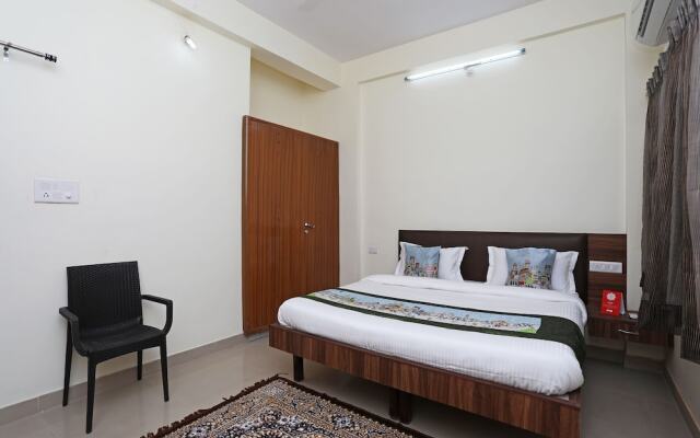 OYO 9878 Home Cozy 3BHK Geetanjali Hospital