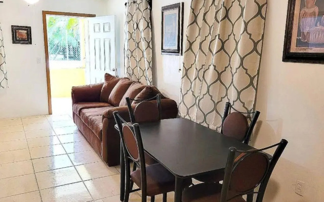 2 bedroom apartmen in the heart of west end!