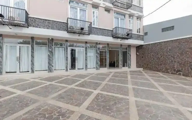 RedDoorz Plus near Surapati Core