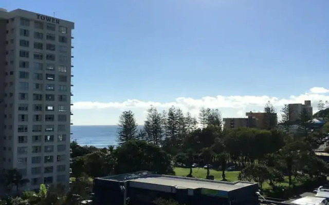Modern 2 Bedroom Ocean View Apartment In Burleigh Heads
