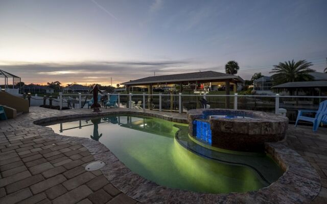 Dolphin Cove