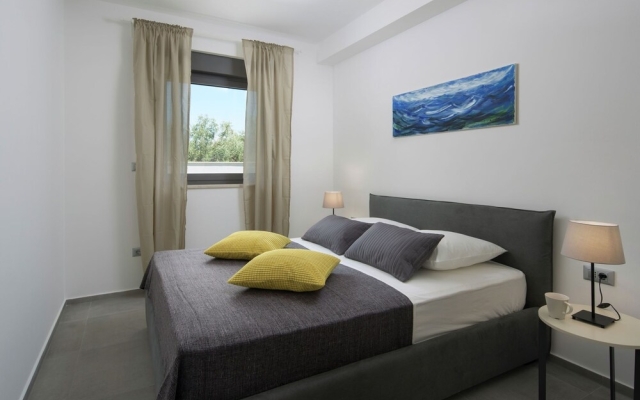 Cozy Apartment With Terrace in Fažana