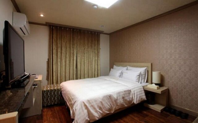 Chuncheon Tourist Hotel