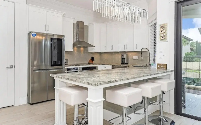 Villa Lago 1945 - 4BR 4b.5a -