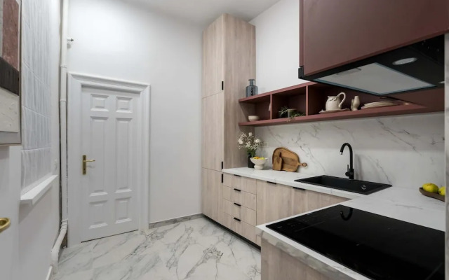 Elegant 3BR Retreat - Steps Away Cismigiu Gardens