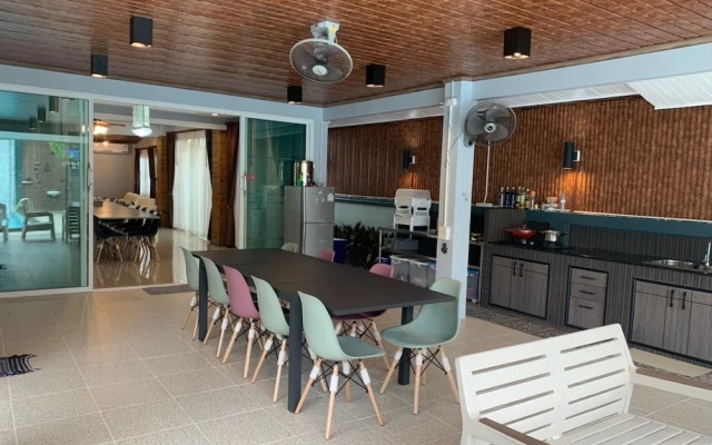 Lets Chill Pool Villa Najomtien Sattahip