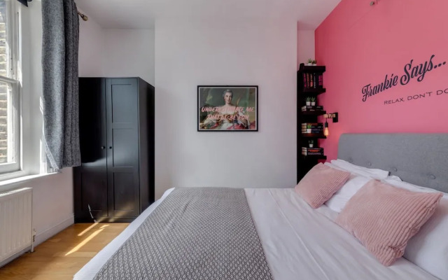 The Lipstick Palace - Fitzrovia - by Frankie Says