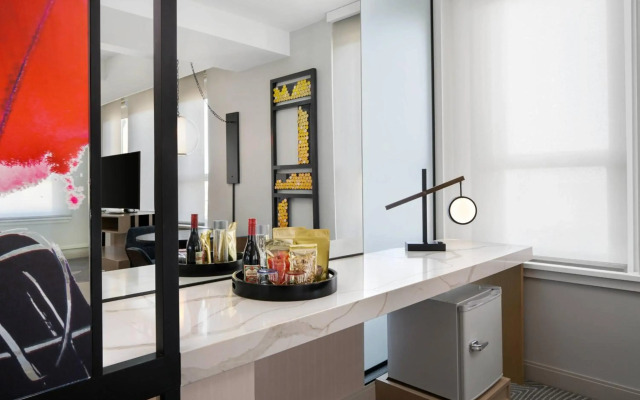 Glass Light Hotel & Gallery, Autograph Collection