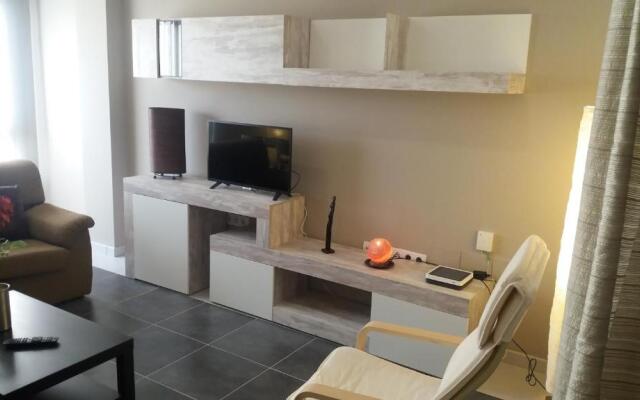 2V Luxury Apartment Near Beach