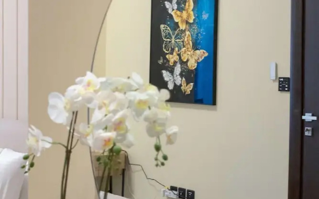 LUX 1BR Near B.khalifa