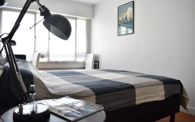 Top Floor 1 Bedroom Apartment Near Gare de Lyon