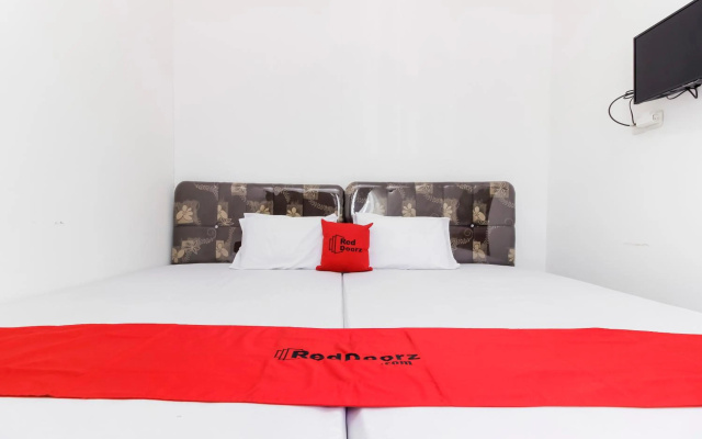 RedDoorz near Sam Ratulangi Airport – Guest Rooms – Manado