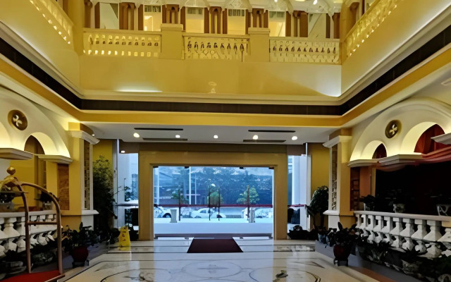 Vienna Hotel Shenzhen Pinghu Center Metro Station