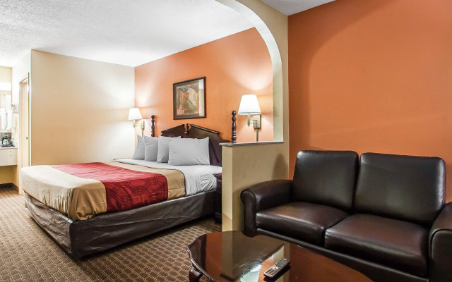 Econo Lodge Inn & Suites I-20, exit 73