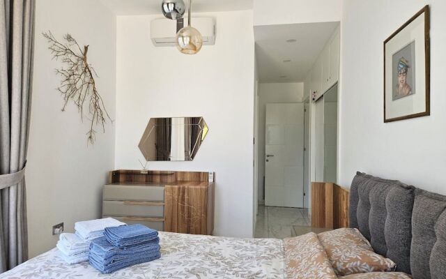 Serene Three-bedroom Retreat in Unforgettable Setting