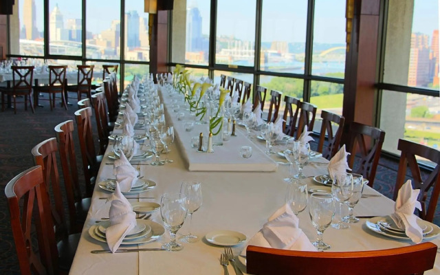 Radisson Hotel Cincinnati Riverfront