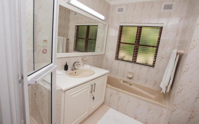 Selborne 4 Bedroom Delight ZPF19