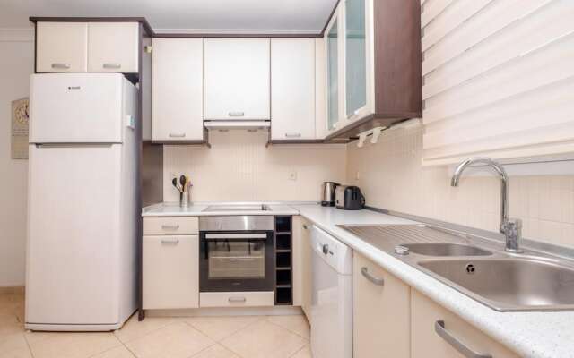 Cozy Flat With Sea View and Shared Pool in Bodrum