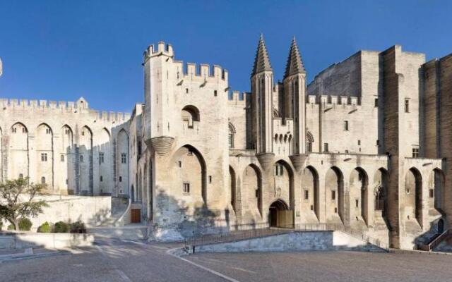 Studio Near The Ramparts Of Avignon