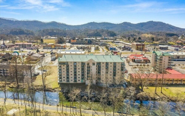 Newly Renovated 102 2BD Condo with Riverview Balcony by RedAwning