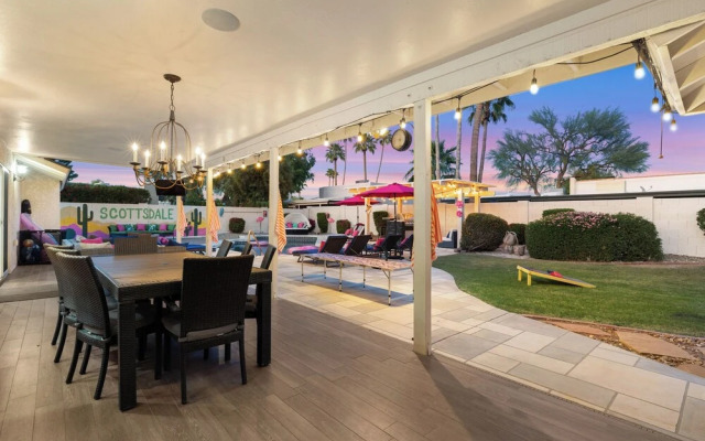 Desert Diva Hideaway - Sleeps 14