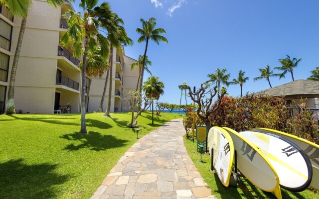 Kaanapali Shores Studio 642 Studio Bedroom Condo by RedAwning