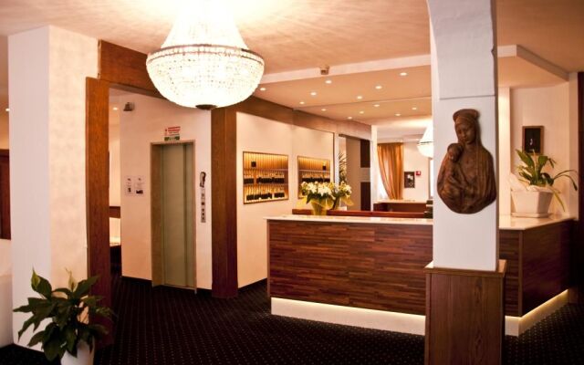 Olympic Regina Hotel