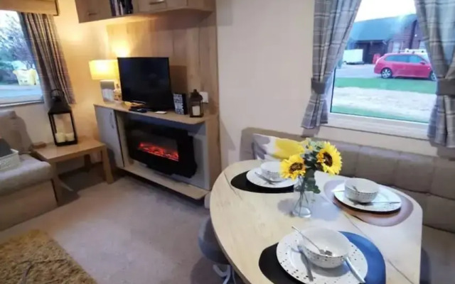 Cosy Hottub Caravan Retreat in Lincolnshire